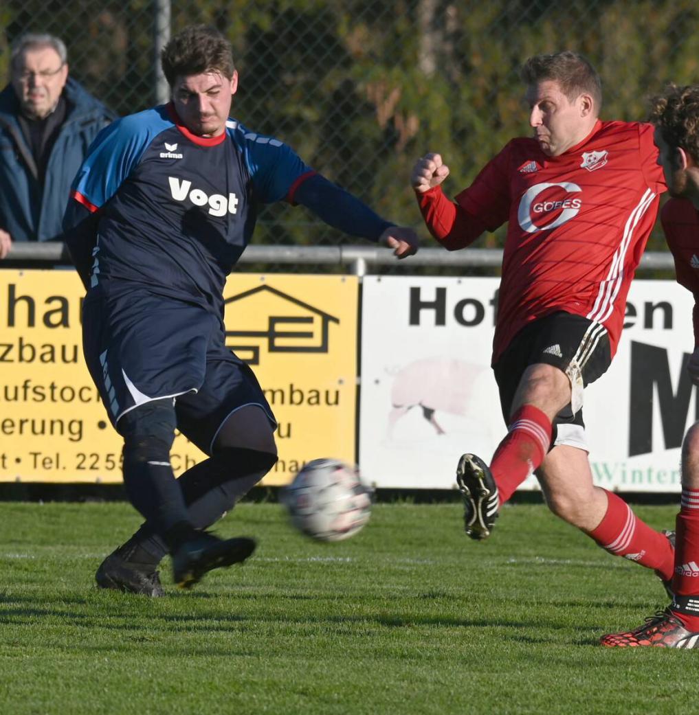 Sindolsheim/Rosenberg II (blau) gewann deutlich gegen Schweinberg (rot). F.: M. Herrmann