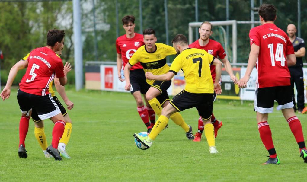 Dem SV Großeicholzheim (gelb) reicht am Wochenende ein Zähler, um nach genau zehn Jahren die Rückkehr in die Kreisliga perfekt zu machen. Foto: Klaus Narloch