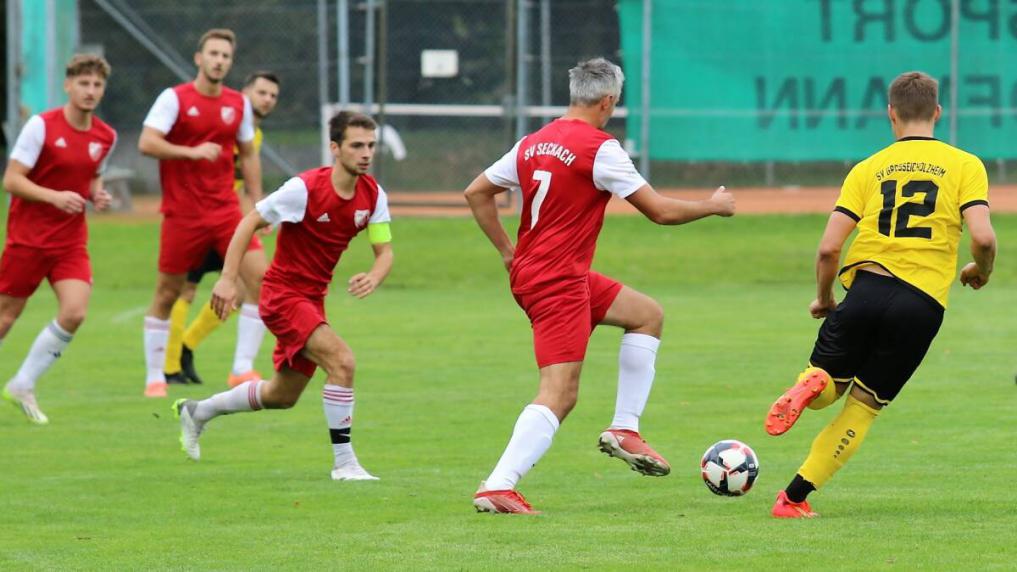 Der SV Seckach (rot) bekommt es mit dem direkten Tabellennachbar aus Waldhausen/Laudenberg zu tun, während der SV Großeicholzheim den Spitzenreiter aus Krautheim/Westernhausen zu Gast hat. Foto: Klaus Narloch