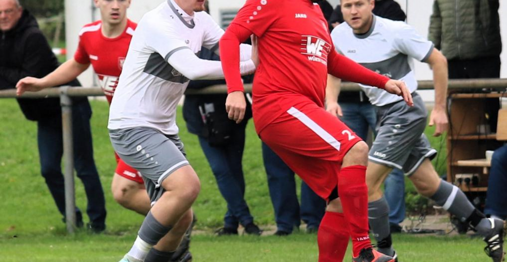 Fabian Stöcklein (am Ball) rettete Gommersdorf II gegen Heidersbach/Bödigheim (weiß) einen Punkt. Jetzt kommt der TTSC Buchen ins Jagsttal. Foto: Klaus Narloch