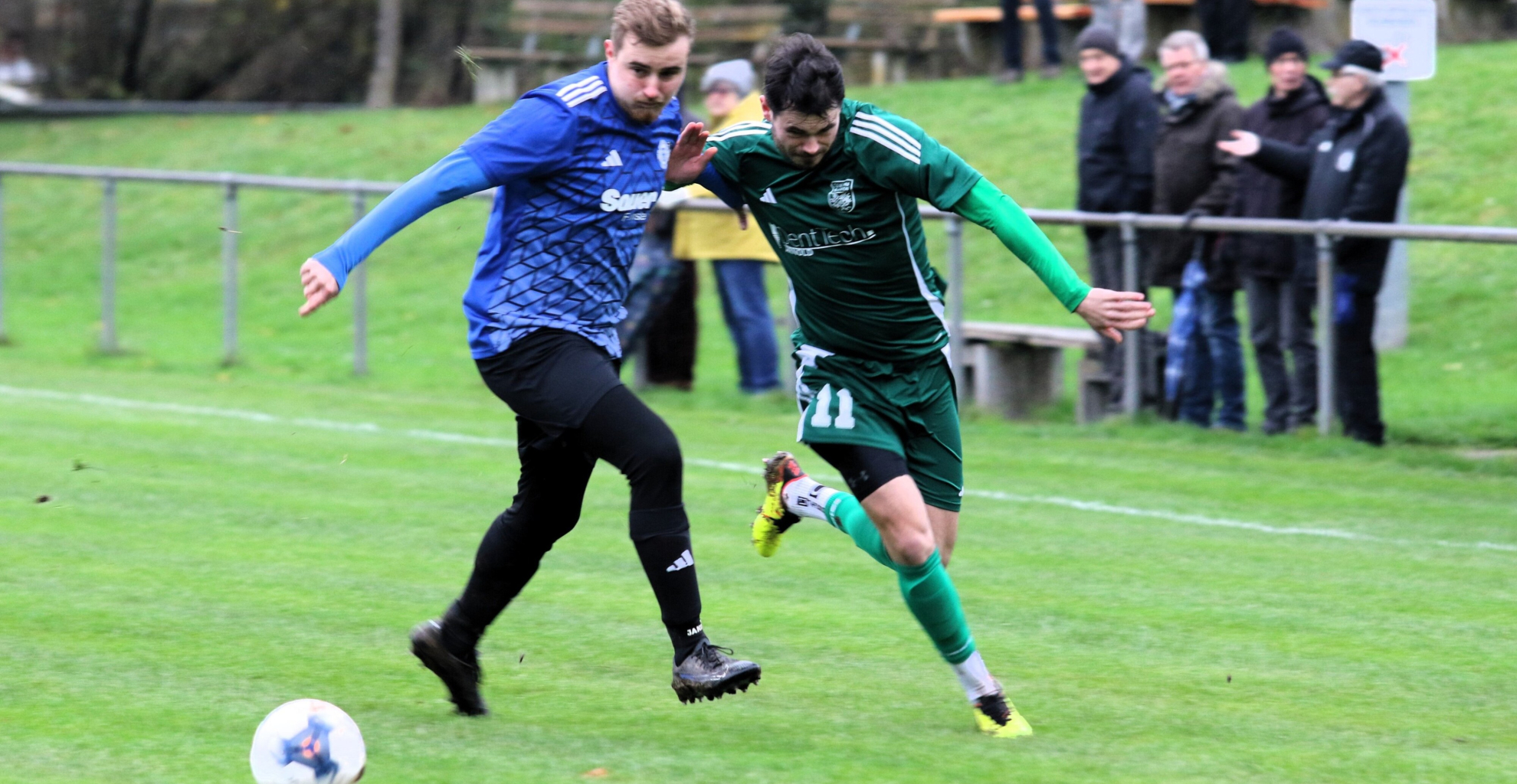 Die SpG Heidersbach/Bödigheim (blau) holte am Wochenende überraschend einen Punkt gegen Höpfingen. Denis Platonov und der TSV Buchen (grün) wollen mit einem Sieg in Großeicholzheim den Anschluss an die Top-Fünf halten. Foto: Klaus Narloch